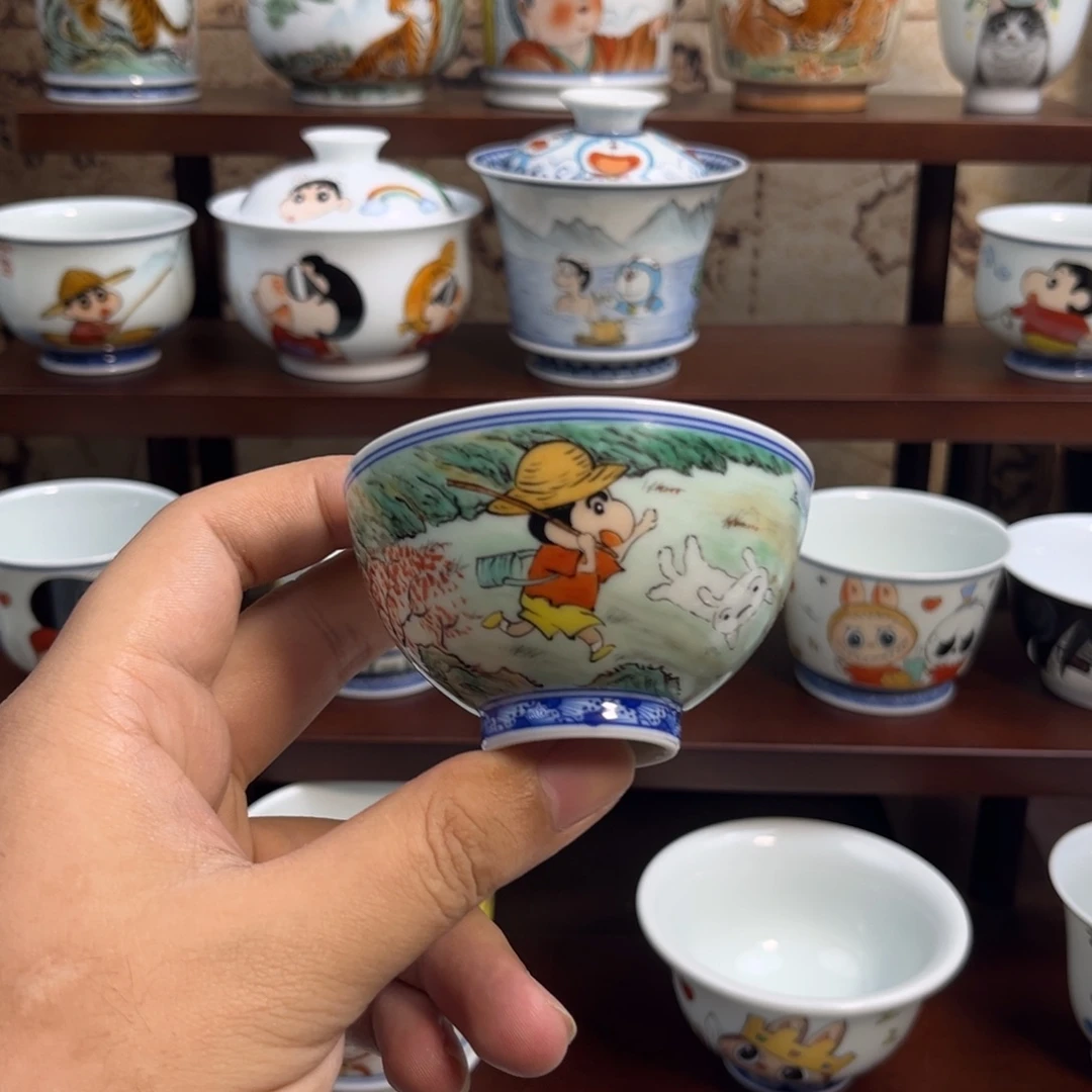 手绘小新春游图杯子