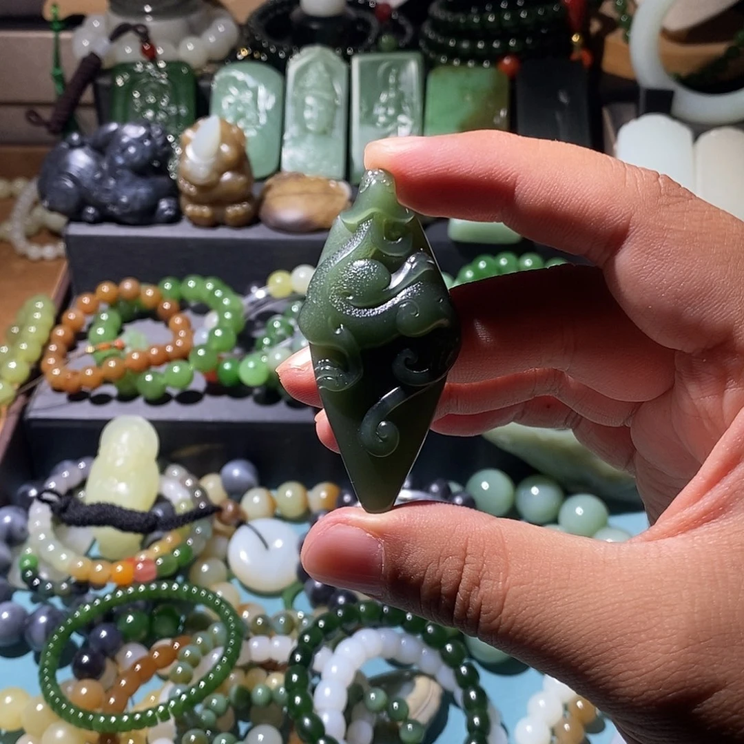 和田玉未镶嵌颈饰