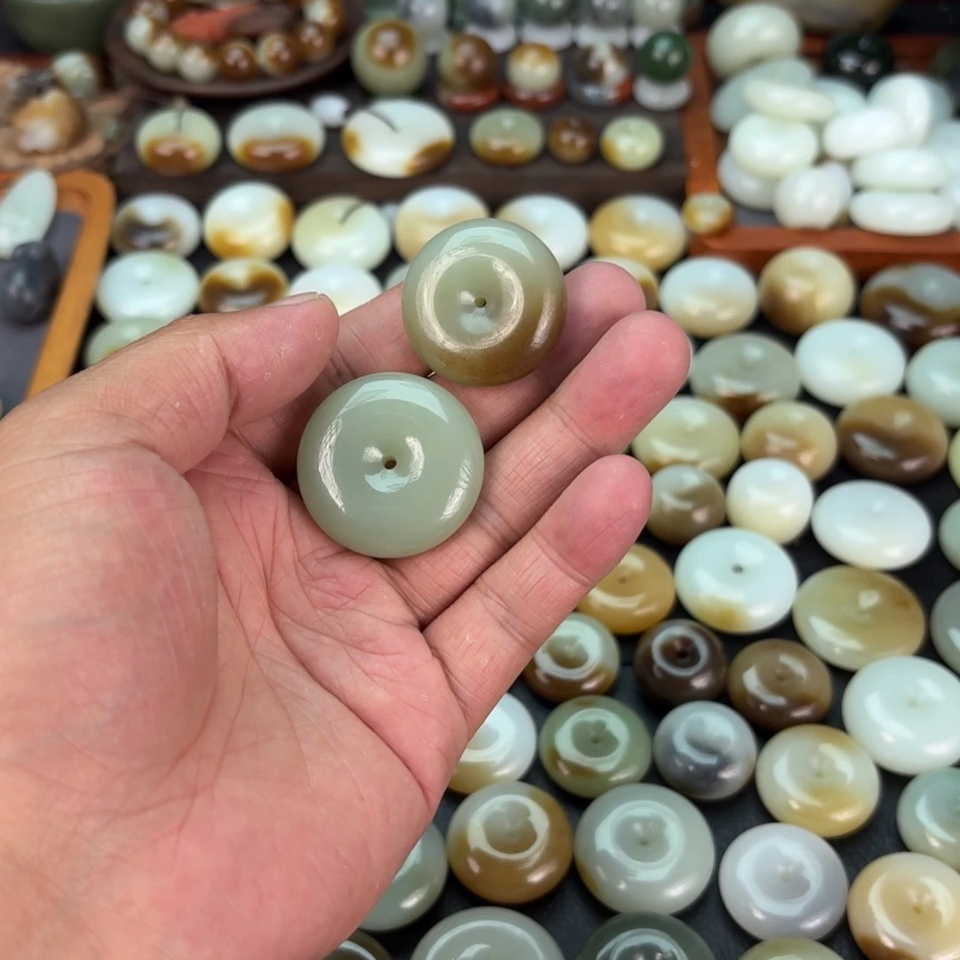 和田玉未镶嵌颈饰t****k