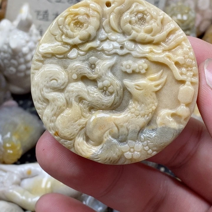 颈饰未镶嵌硅化珊瑚（珊瑚玉）