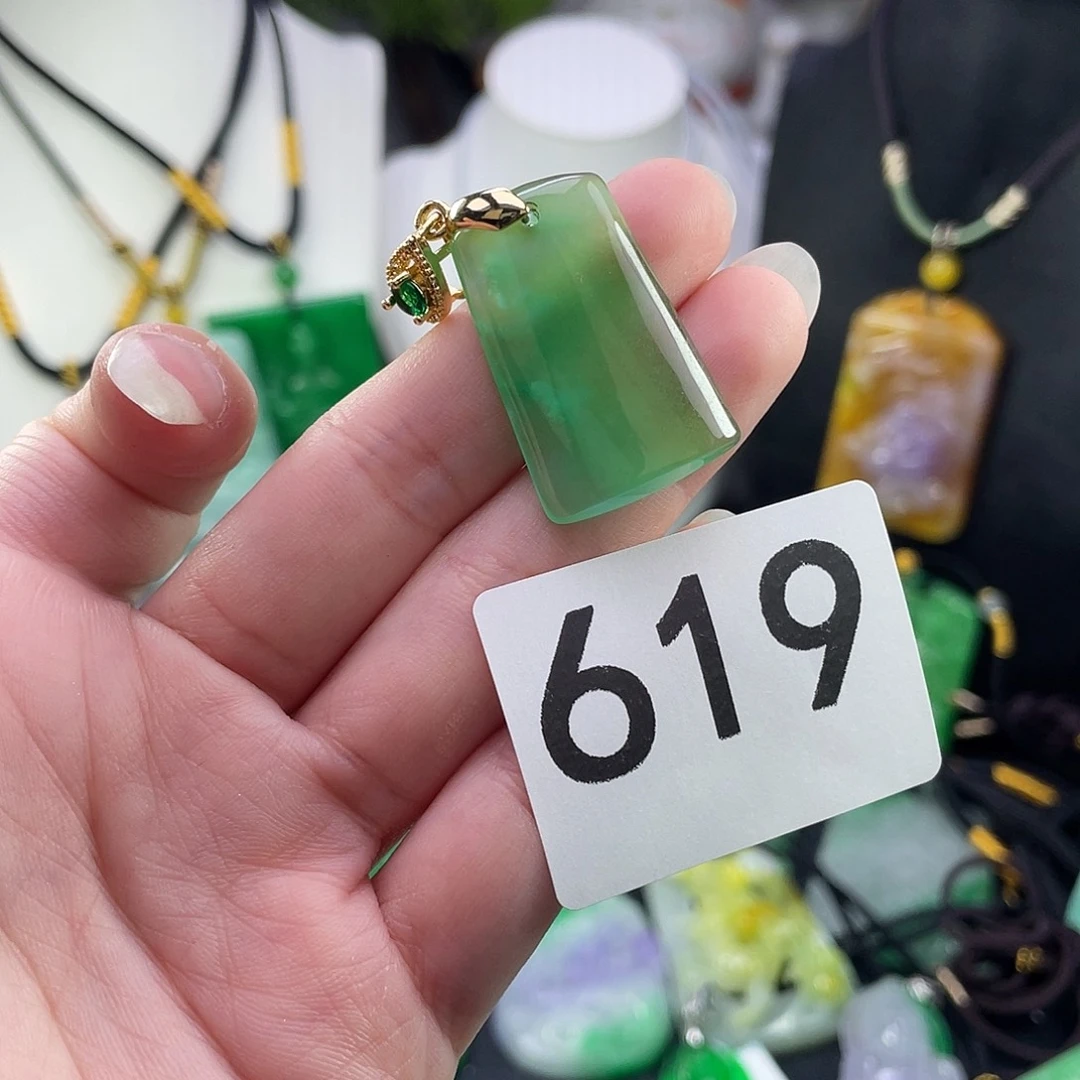 吊坠(赠链)未镶嵌翡翠