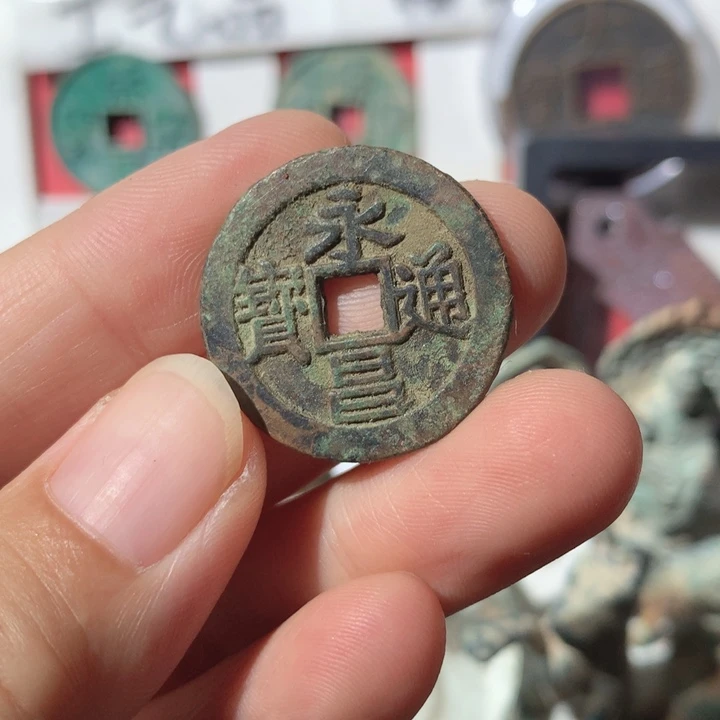 铜现代工艺品钱钱