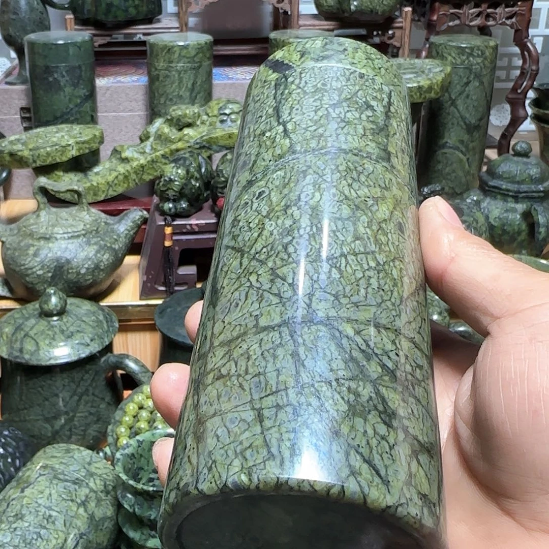 蛇纹石玉老板杯未镶嵌