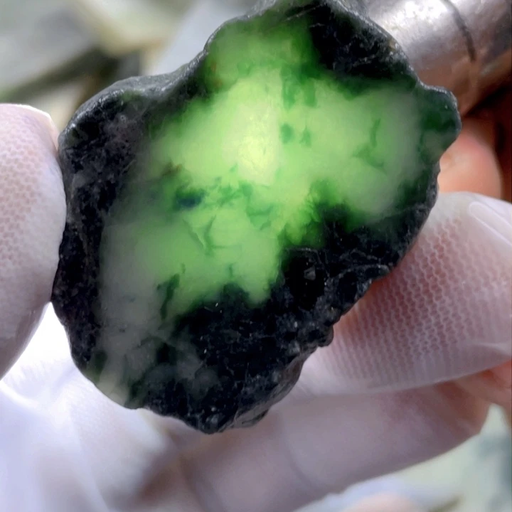 翡翠吊坠(不含链)未镶嵌天然翡翠边角料