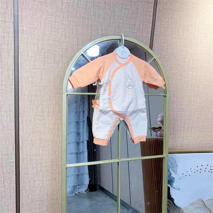 AV073    宝宝桔色连体衣