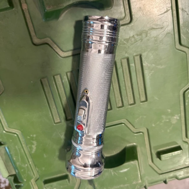 正品清仓老式光明手电筒