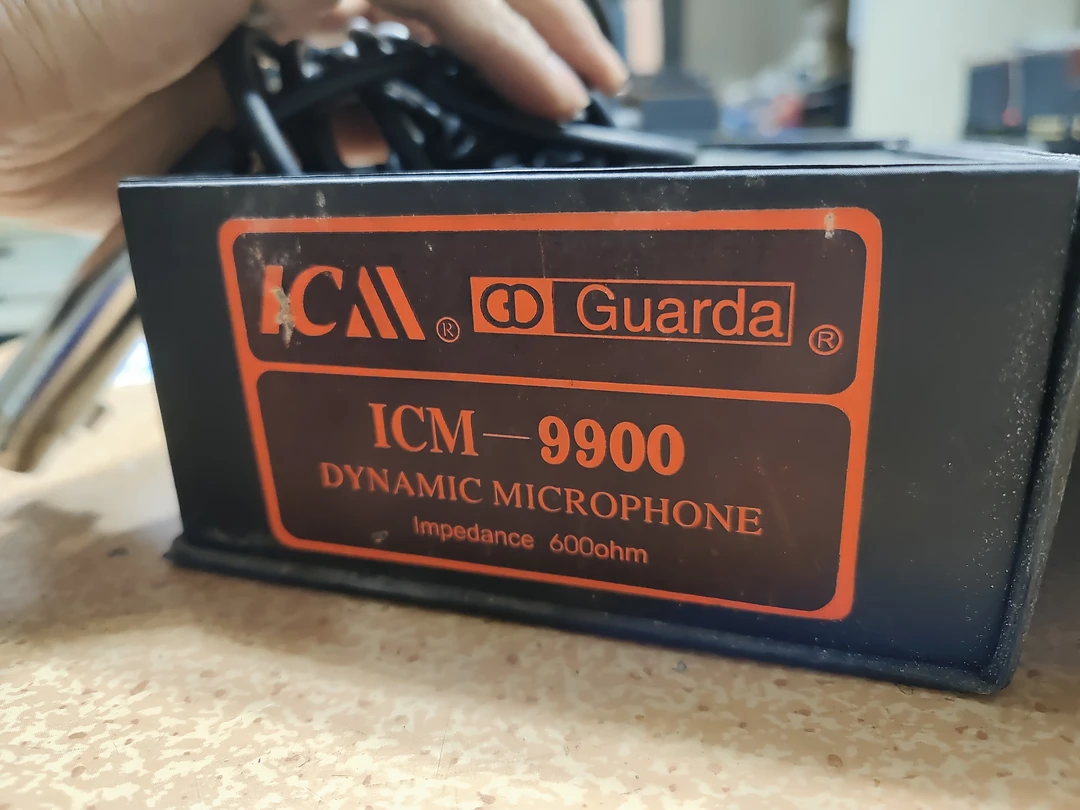 9新  二手    Guarda 有线话筒一个，成色如图（坏的，需要维修）