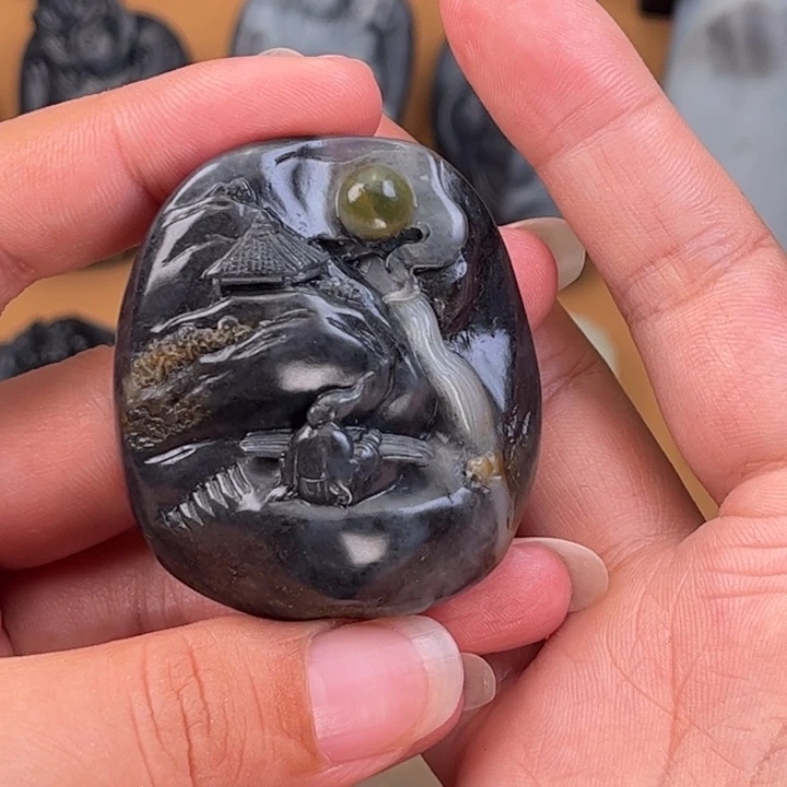 舔***齿颈饰未镶嵌和田玉
