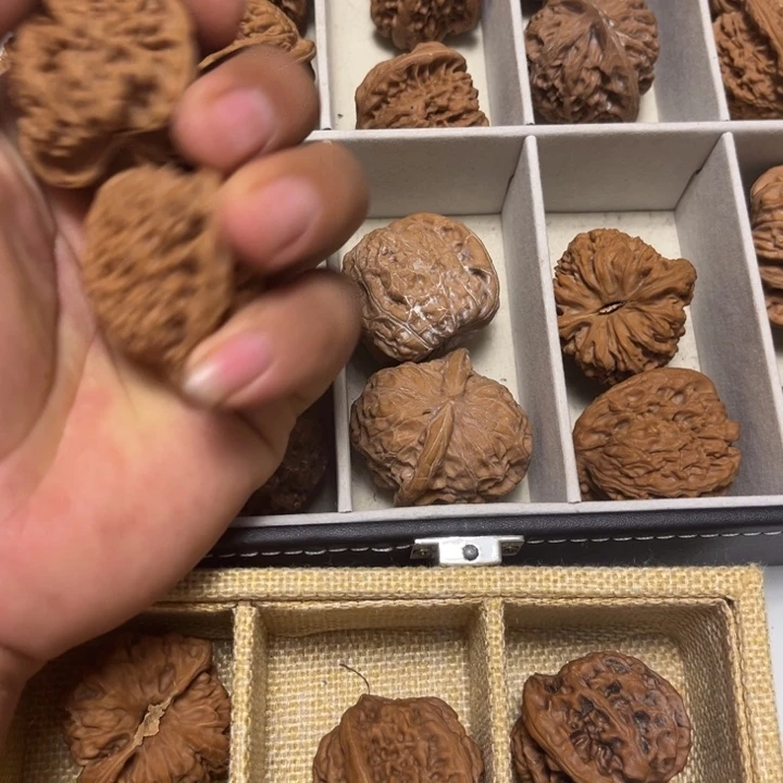 南***.文玩核桃吊坠满天星