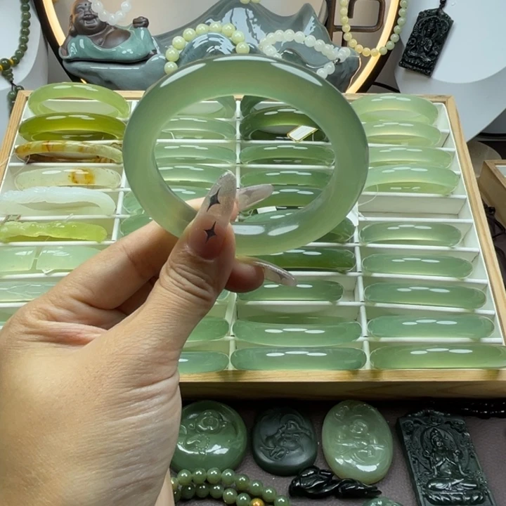 暮****岫玉未镶嵌手镯岫玉