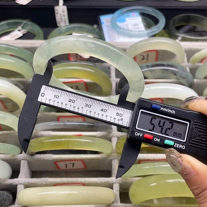 蛇纹石玉未镶嵌手镯17