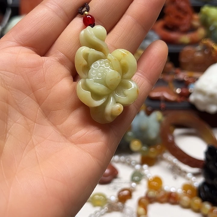 蛇纹石玉未镶嵌吊坠