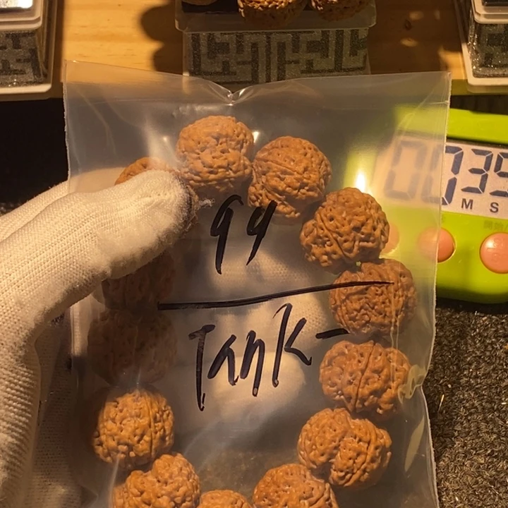 T***克吊坠金刚菩提哈哈笑不出话就笑道哈
