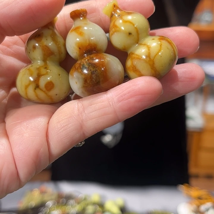 颈饰未镶嵌和田玉（糖玉）