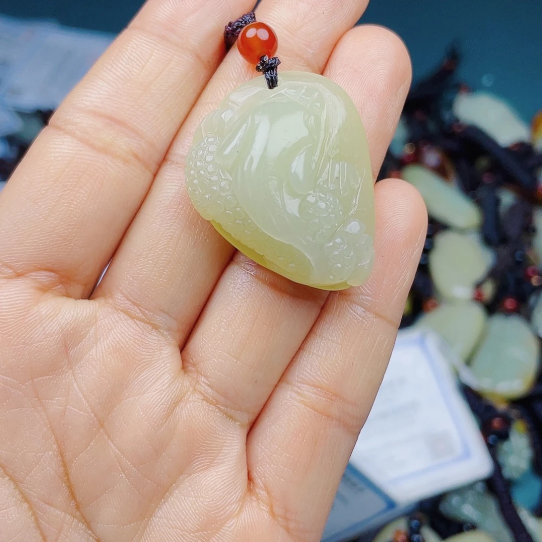 和田玉未镶嵌颈饰