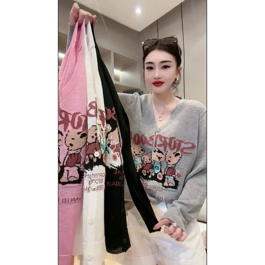 卡通小熊V领防晒开衫T恤时尚宽松印花重工设计感减龄小众慵懒风