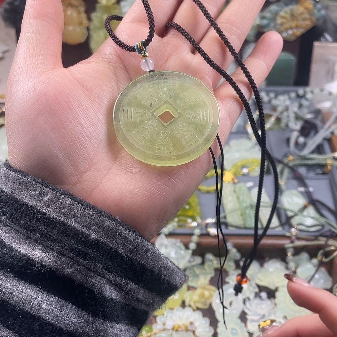 岫玉未镶嵌吊坠(赠链)