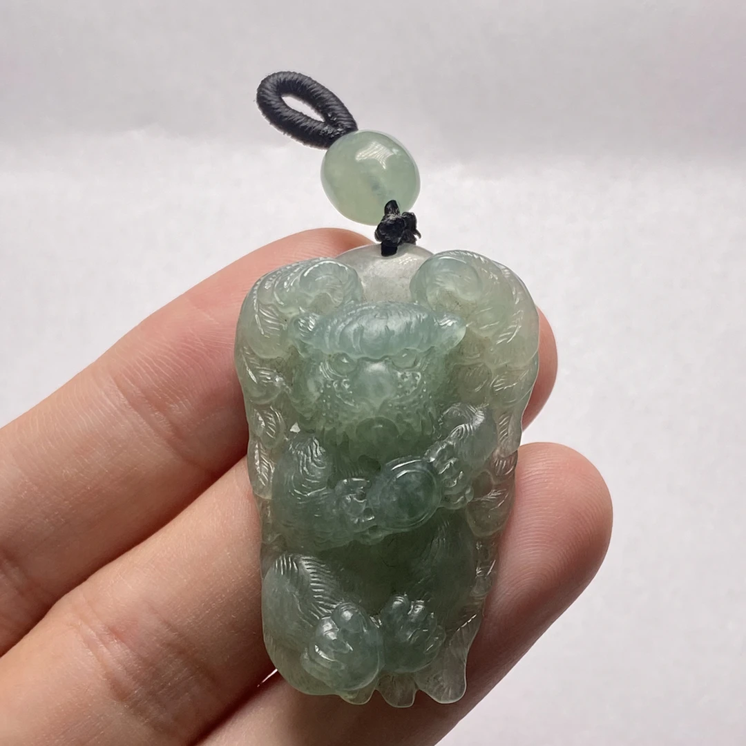 天然翡翠吊坠挂件飞天老虎