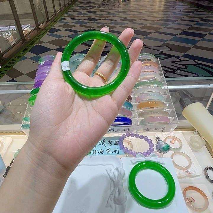 石英质玉手镯未镶嵌独龙玉