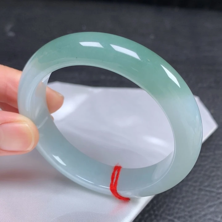 翡翠未镶嵌手镯