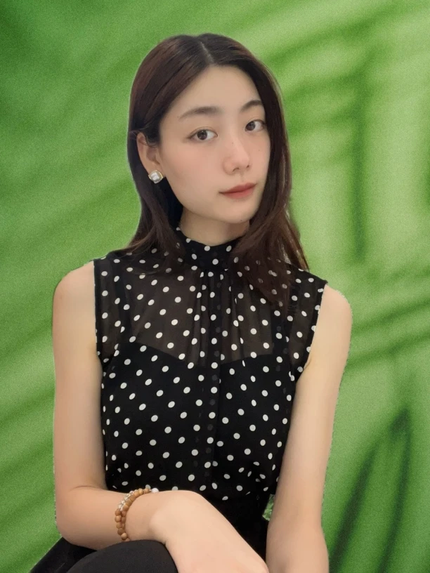 轻奢小众气质时尚短款休闲设计师款上衣