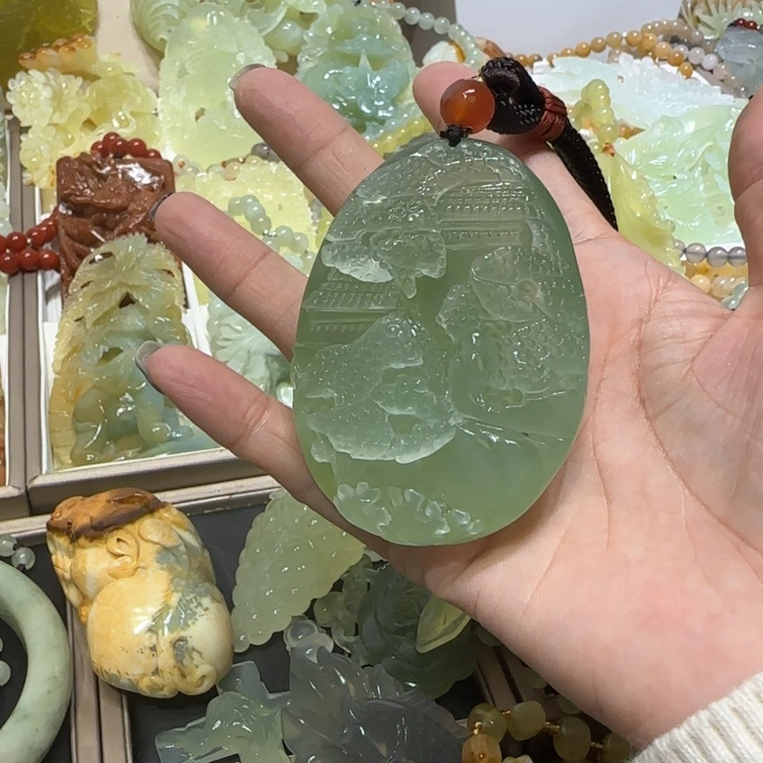 未镶嵌蛇纹石玉吊坠