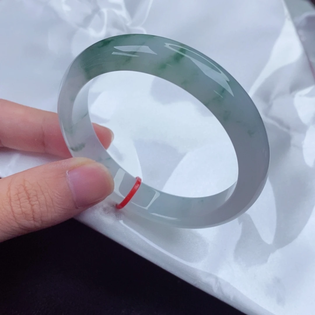 翡翠手镯未镶嵌睡**事正圈