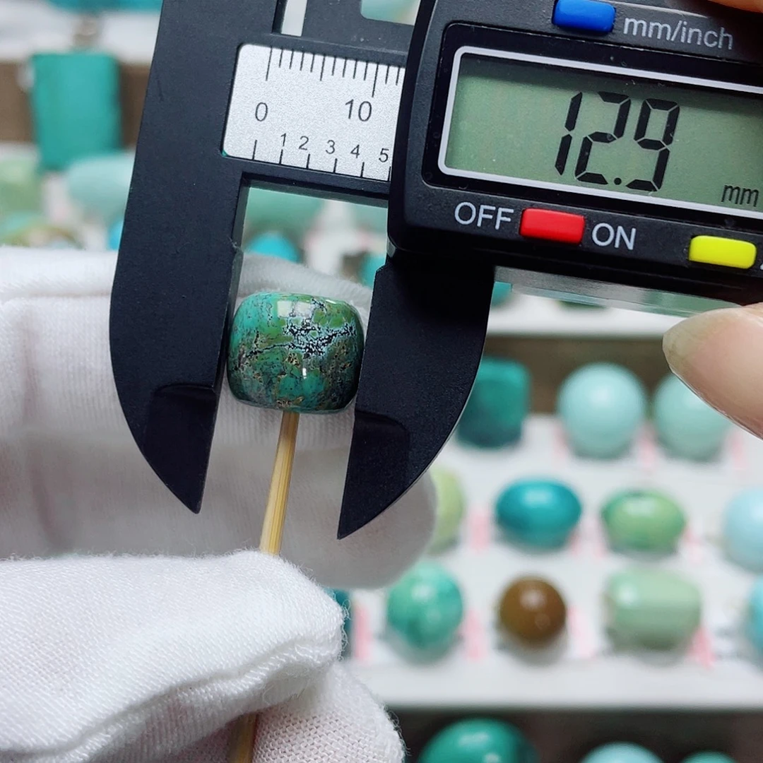 绿松石未镶嵌摆件