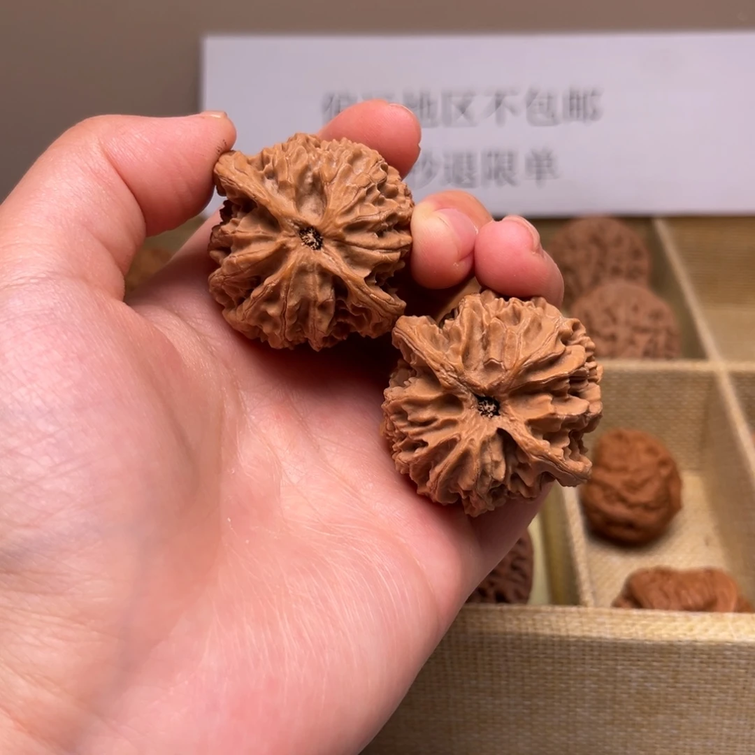 心***宽文玩核桃吊坠40苹果园磕尖