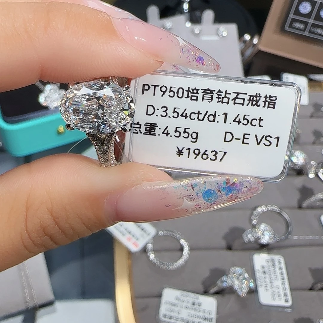 实验室培育钻石18K金镶嵌日**屎