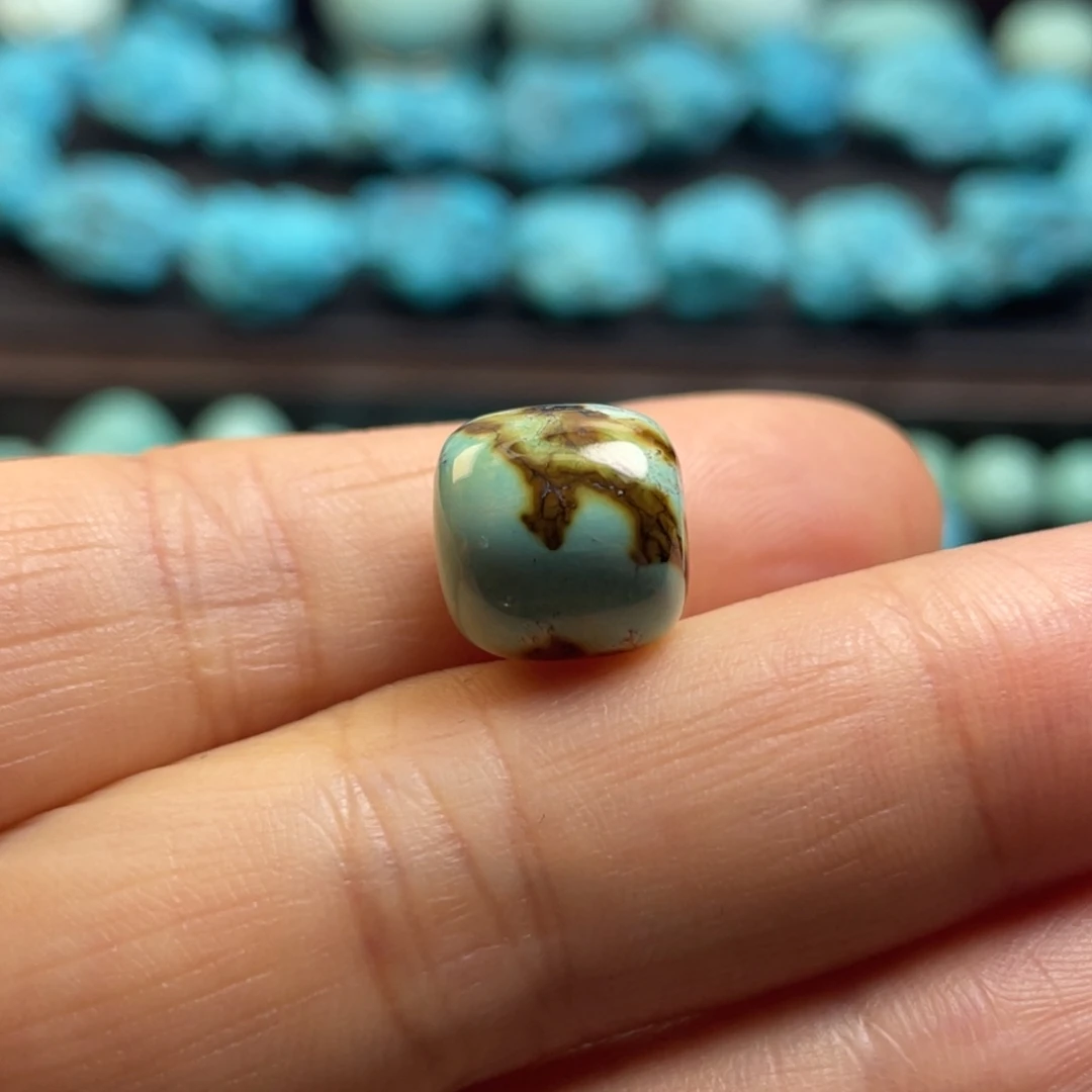 绿松石未镶嵌颈饰