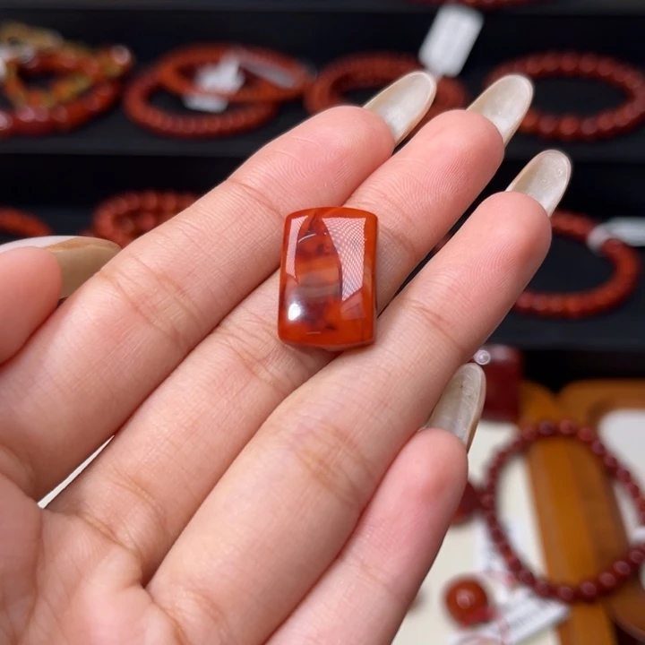 南红玛瑙未镶嵌颈饰满肉柿子红火焰无事牌吊坠