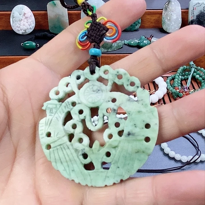 独山玉颈饰未镶嵌