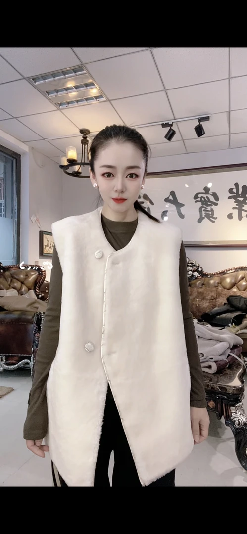 皮掌柜推荐2024款皮毛一体刺绣双面穿马甲真皮外套OP 96689