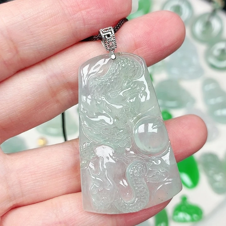 翡翠18K金镶嵌颈饰缅甸天然A货翡翠