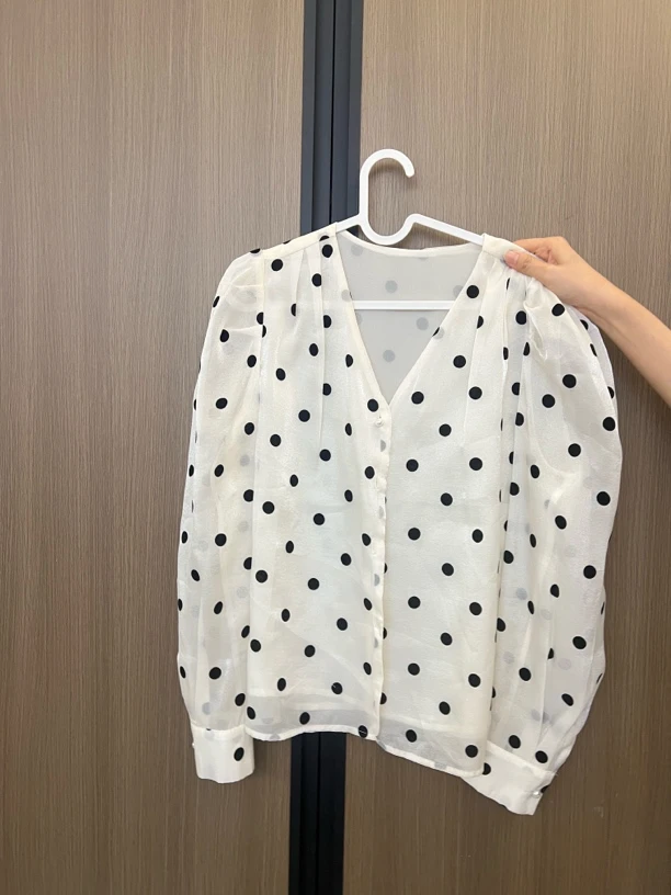 陈椿儿 波点衬衣