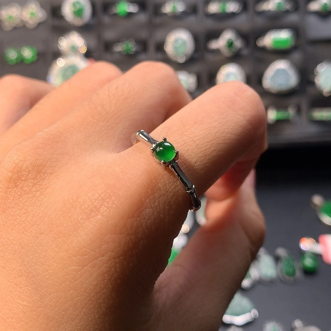 翡翠未镶嵌戒指戒指