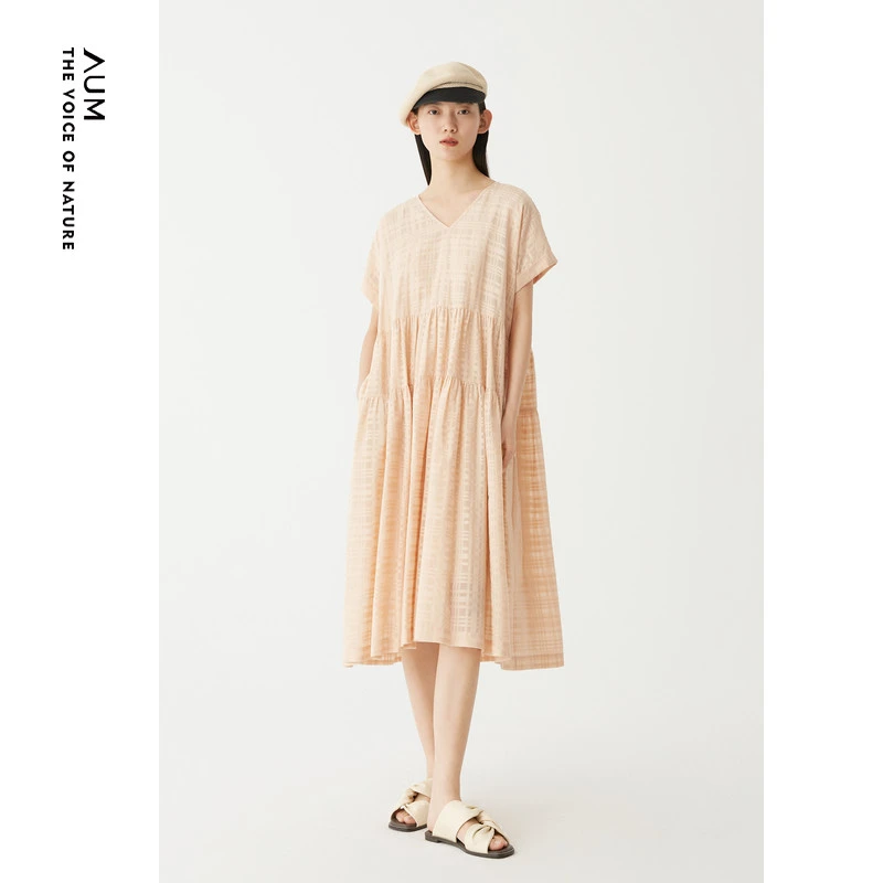 AUM噢姆【桑丝棉】夏时尚通勤气质法式尤莱特V领连衣裙M1CX23046
