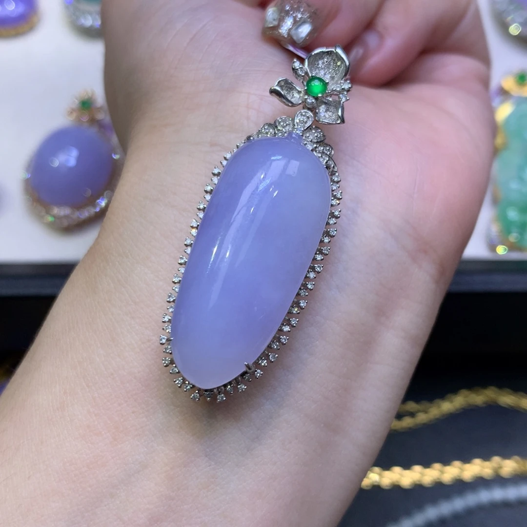 翡翠18K金镶嵌颈饰