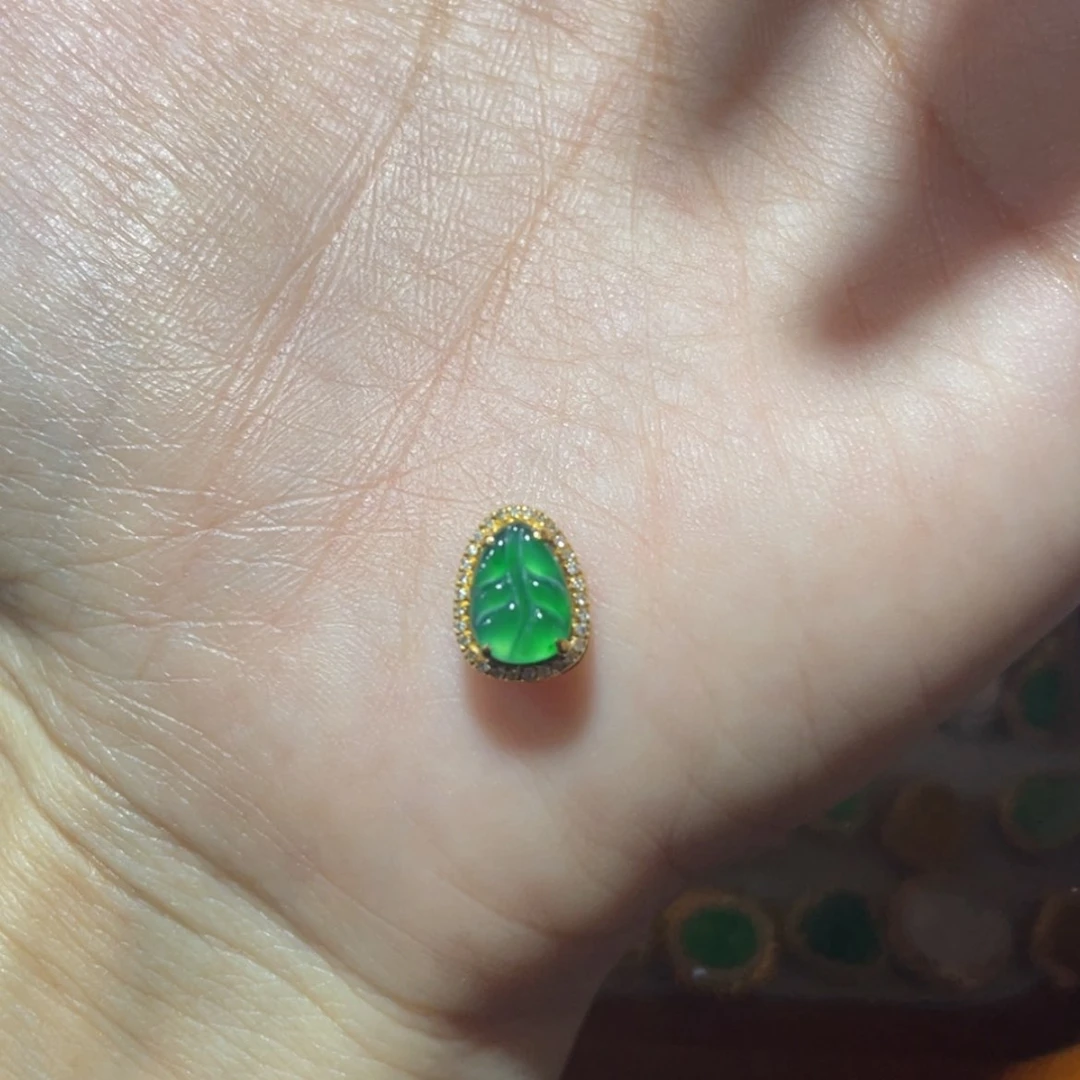 【闪购商品】颈饰18K金镶嵌翡翠