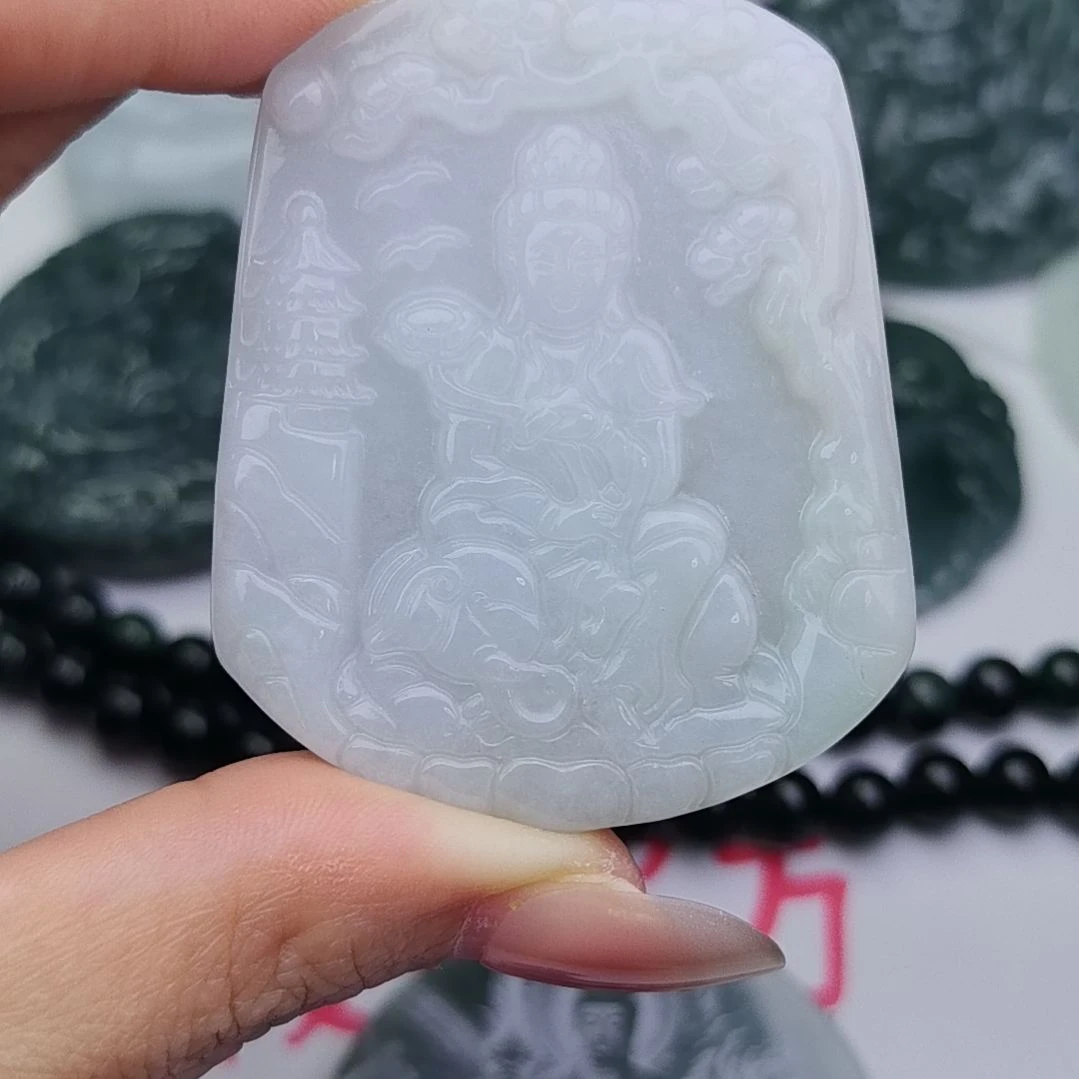 翡翠颈饰未镶嵌天然的A货翡翠