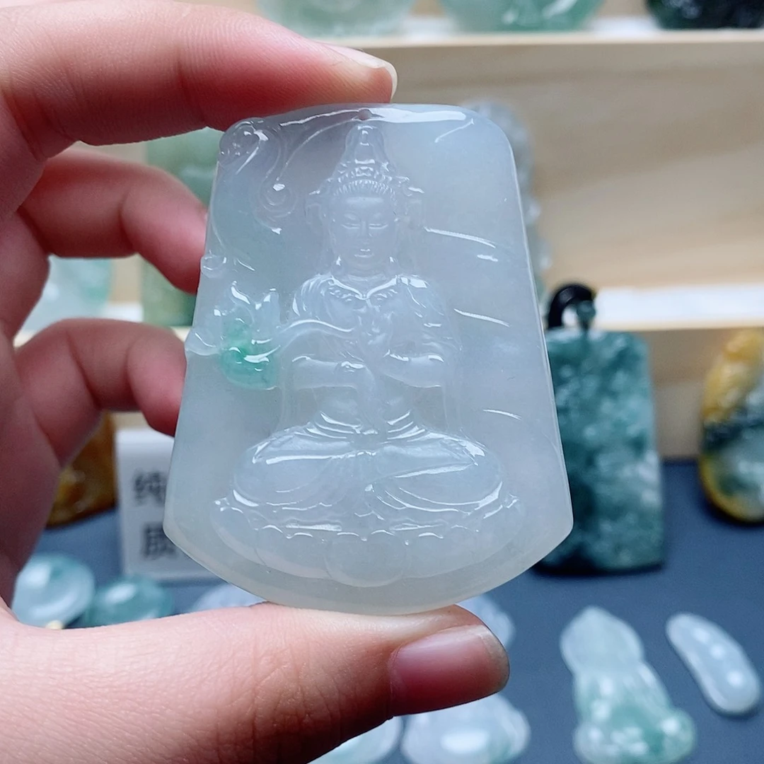 用***7翡翠未镶嵌颈饰莲花观音