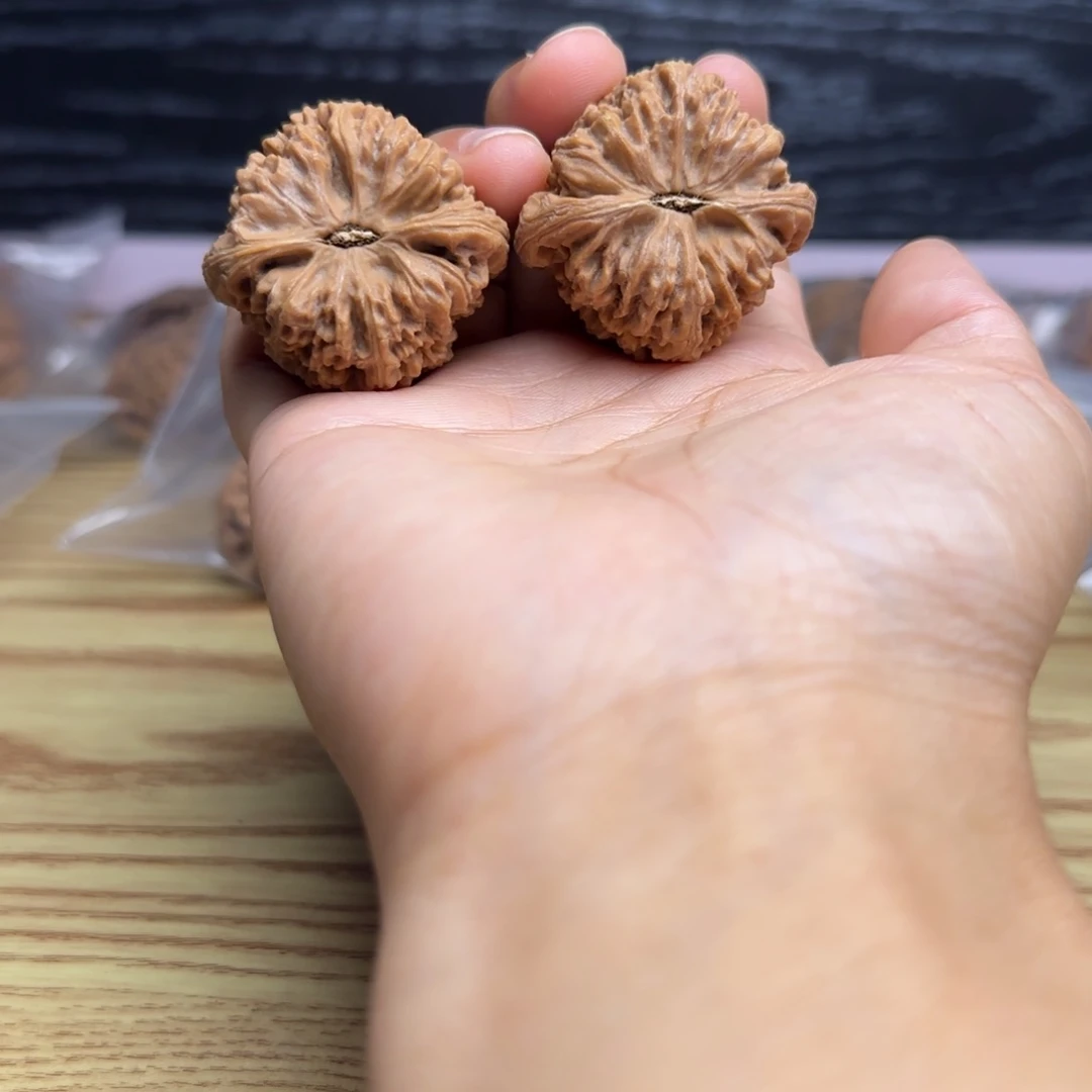 桃核吊坠毅***名核桃核桃