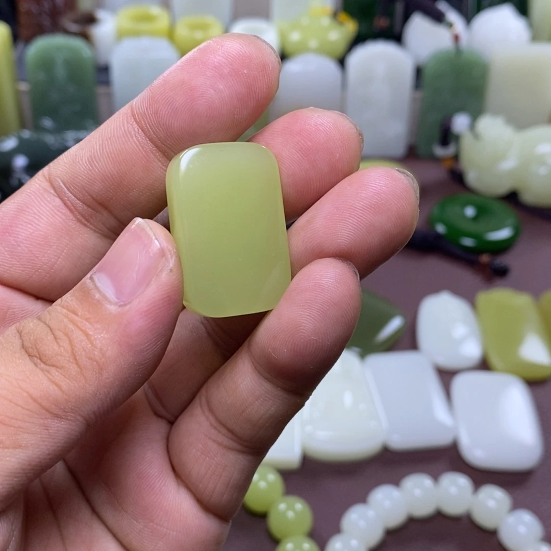 和田玉（糖玉）未镶嵌颈饰