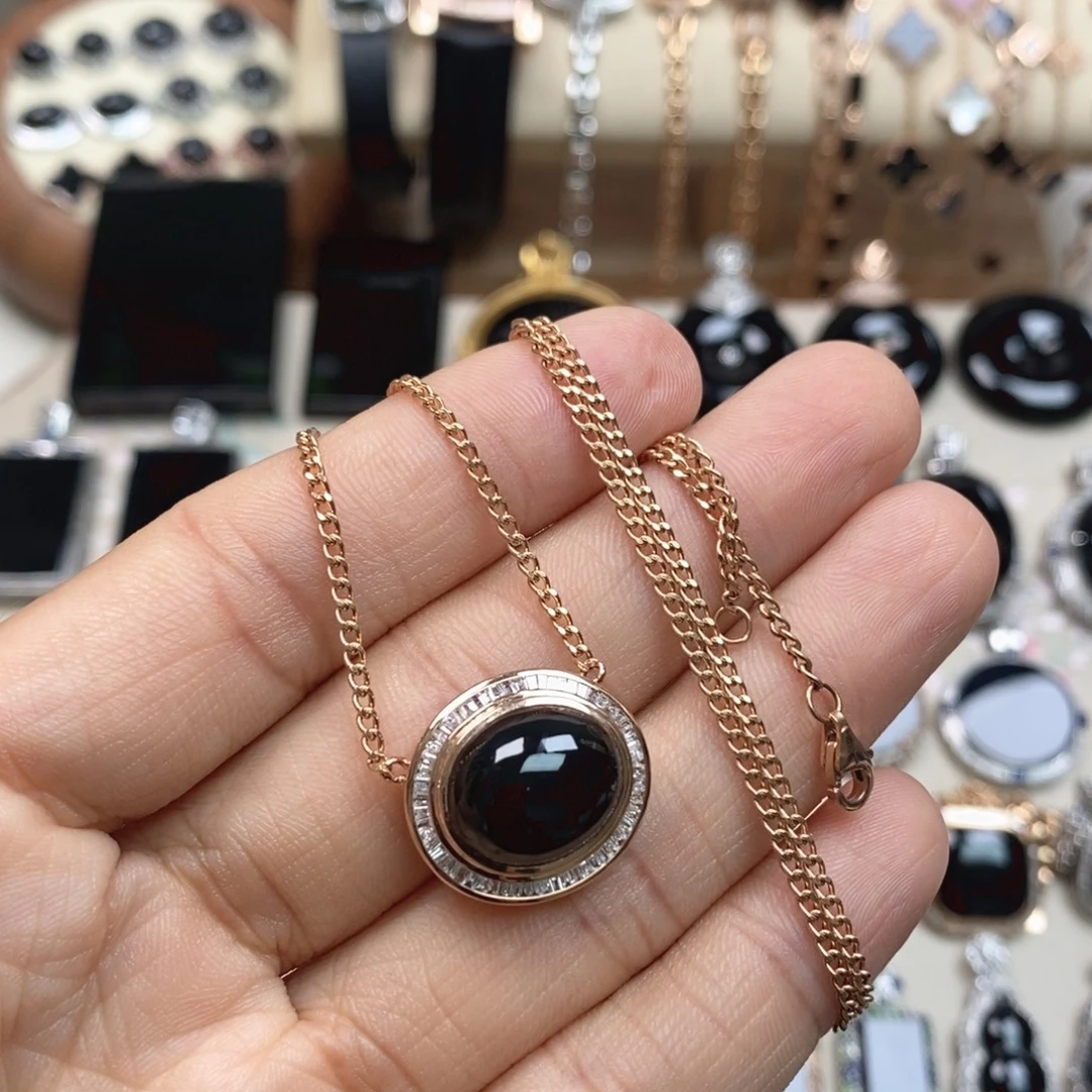 翡翠18K金镶嵌颈饰