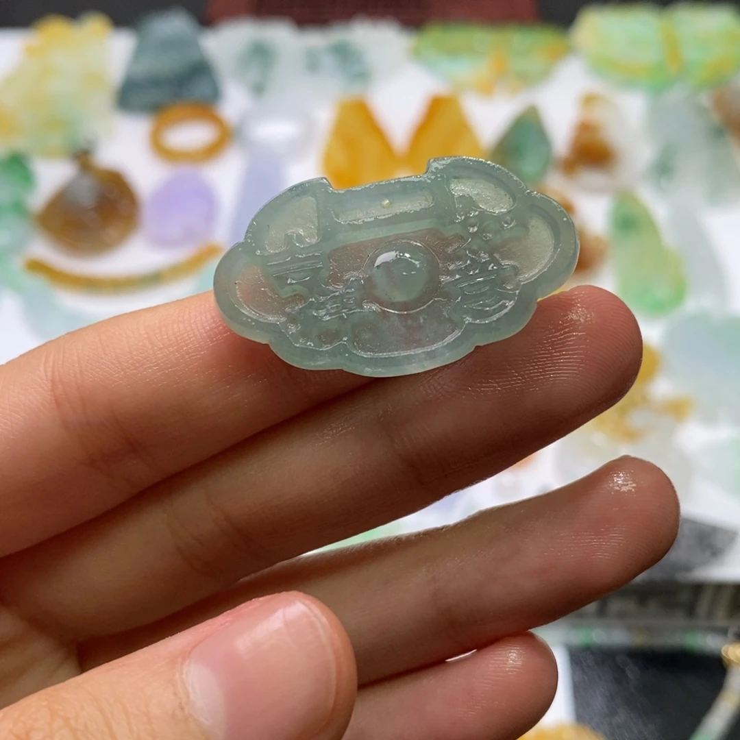 定制翡翠未镶嵌吊坠