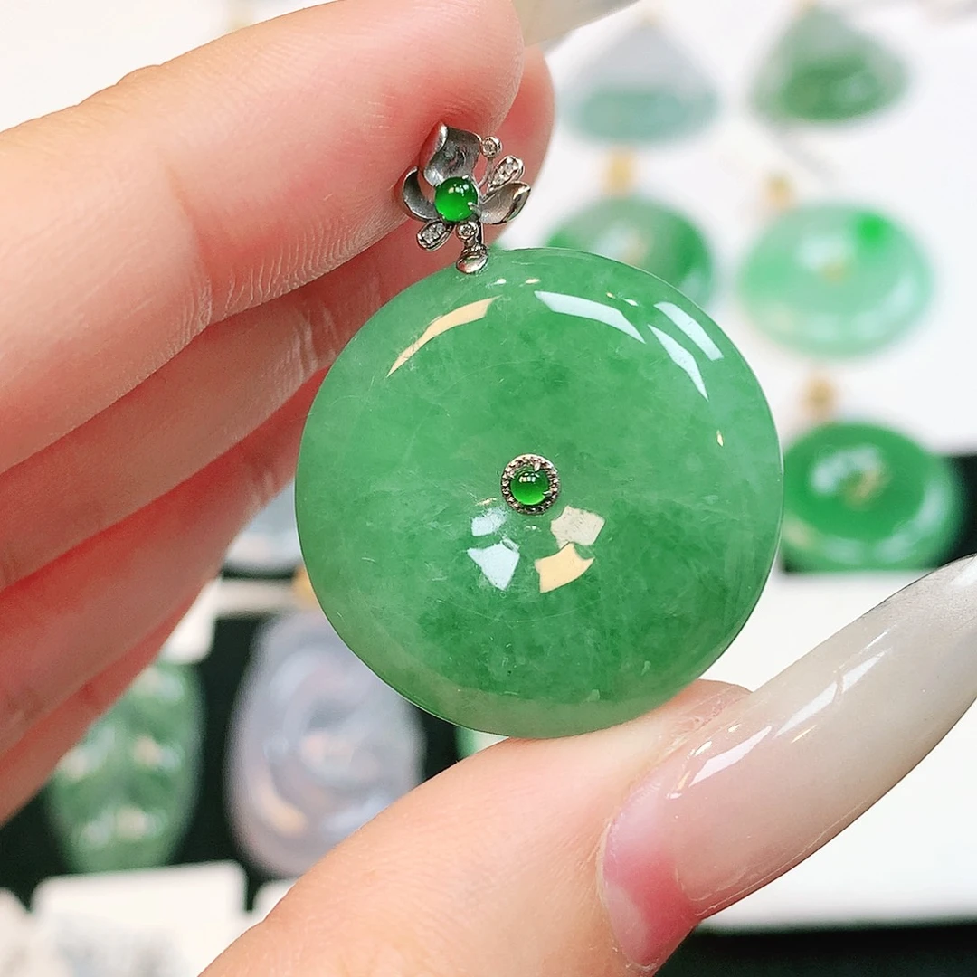 翡翠18K金镶嵌颈饰