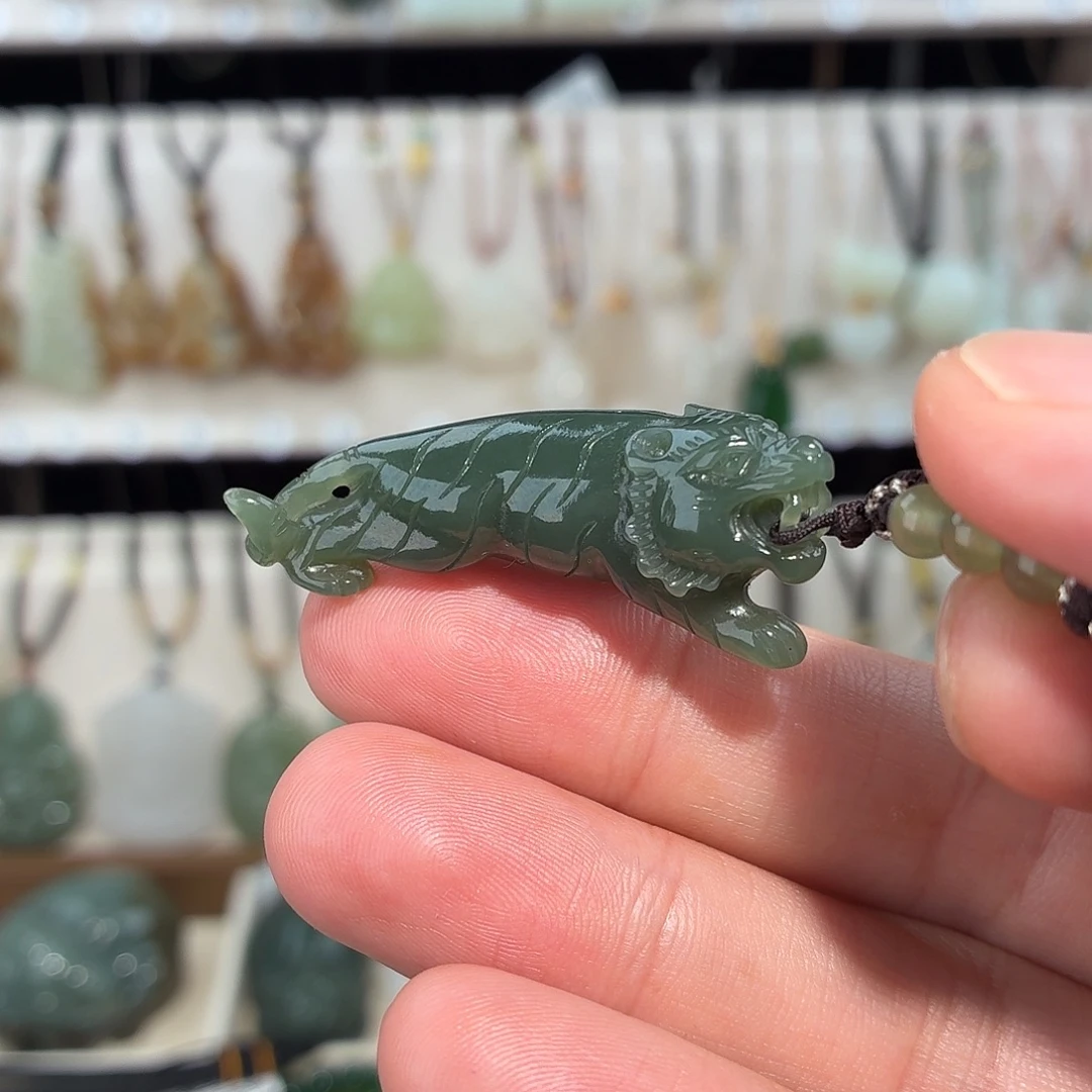 和田玉未镶嵌颈饰天然和田玉手工雕刻老虎吊坠