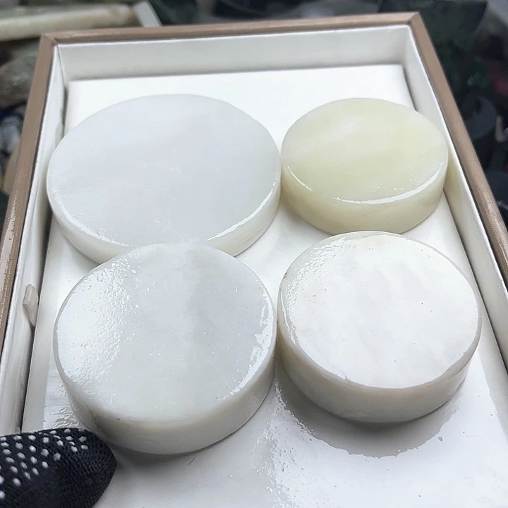 和田玉（糖玉）和田玉边角料9K金镶嵌新****姐