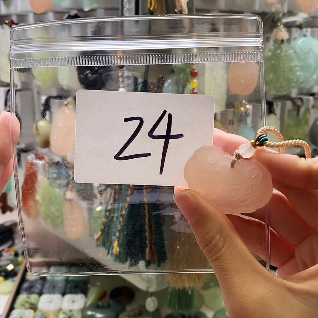 那***^蛇纹石玉未镶嵌颈饰